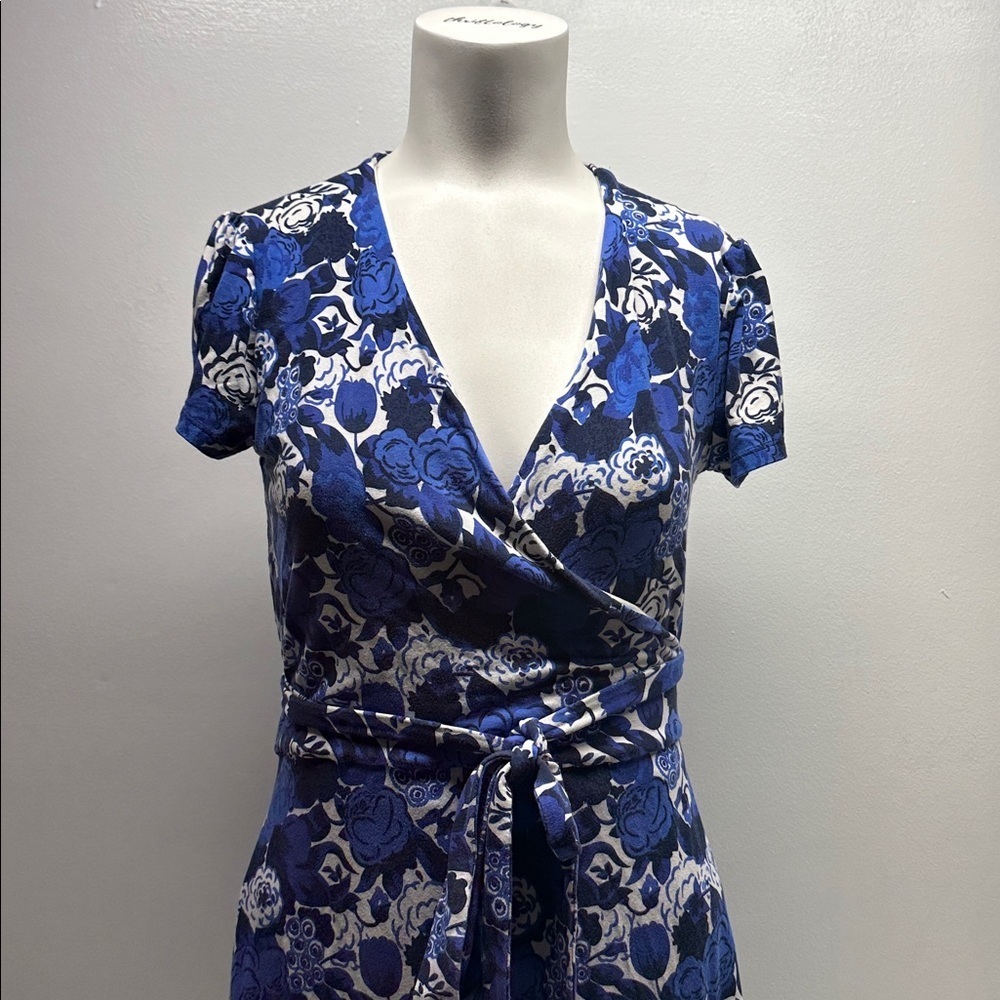 Boden Dress Midi Wrap Belted Short Sleeve Jersey Stretch Knit Floral Blue Size 8 - Picture 2 of 9